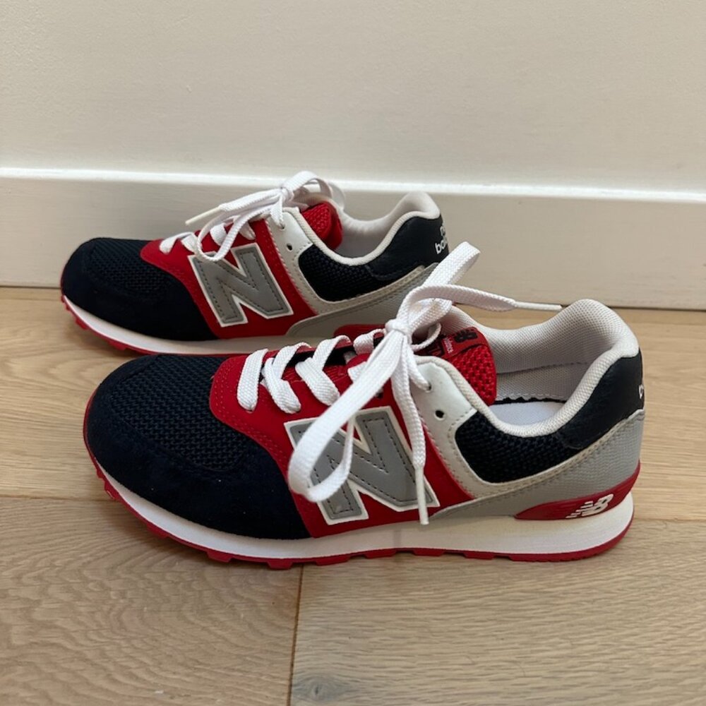 New Balance 574 Running Shoes - Big Kids Size 4 - NEW Without Tags